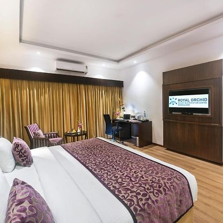Royal Orchid Resort & Convention Centre, Yelahanka Bangalore Buitenkant foto