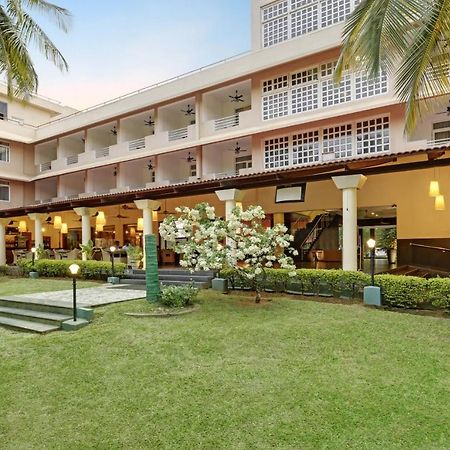 Royal Orchid Resort & Convention Centre, Yelahanka Bangalore Buitenkant foto