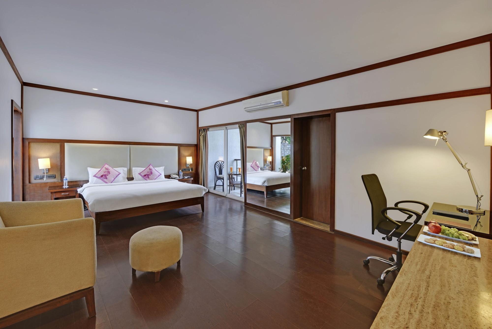 Royal Orchid Resort & Convention Centre, Yelahanka Bangalore Buitenkant foto
