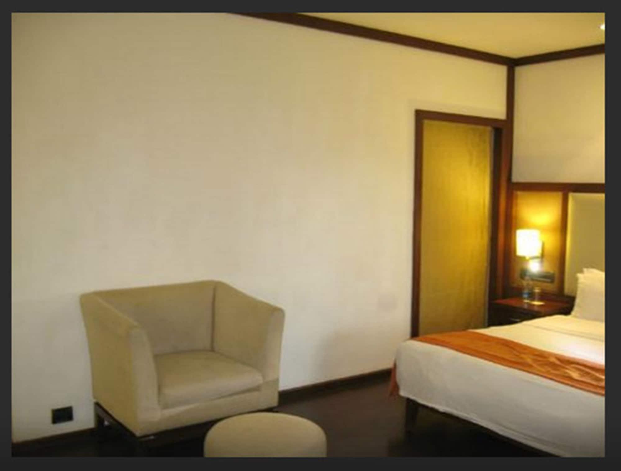 Royal Orchid Resort & Convention Centre, Yelahanka Bangalore Buitenkant foto