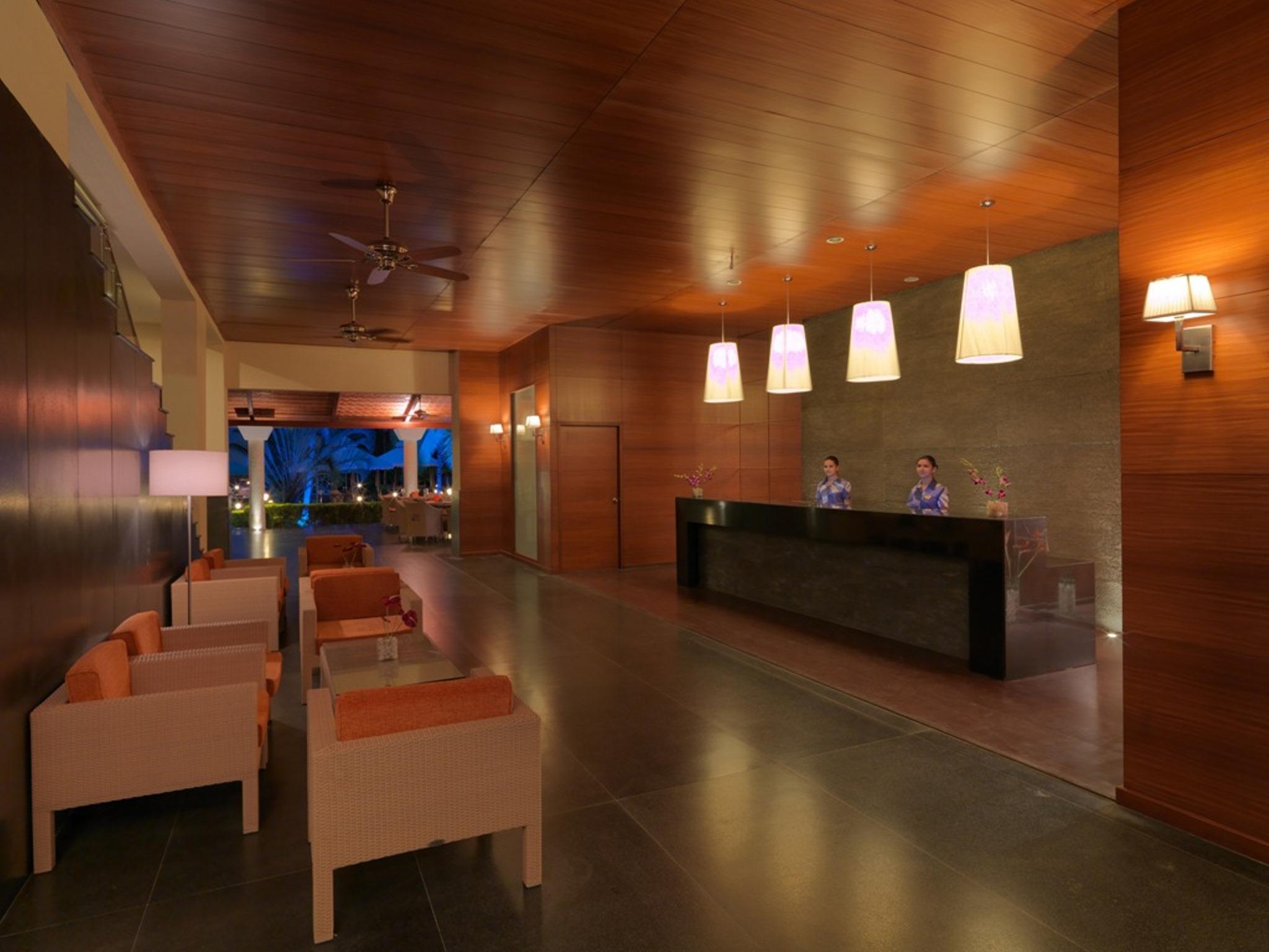 Royal Orchid Resort & Convention Centre, Yelahanka Bangalore Buitenkant foto