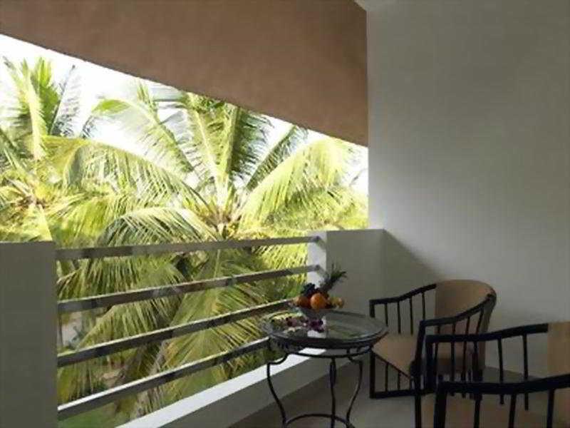 Royal Orchid Resort & Convention Centre, Yelahanka Bangalore Buitenkant foto