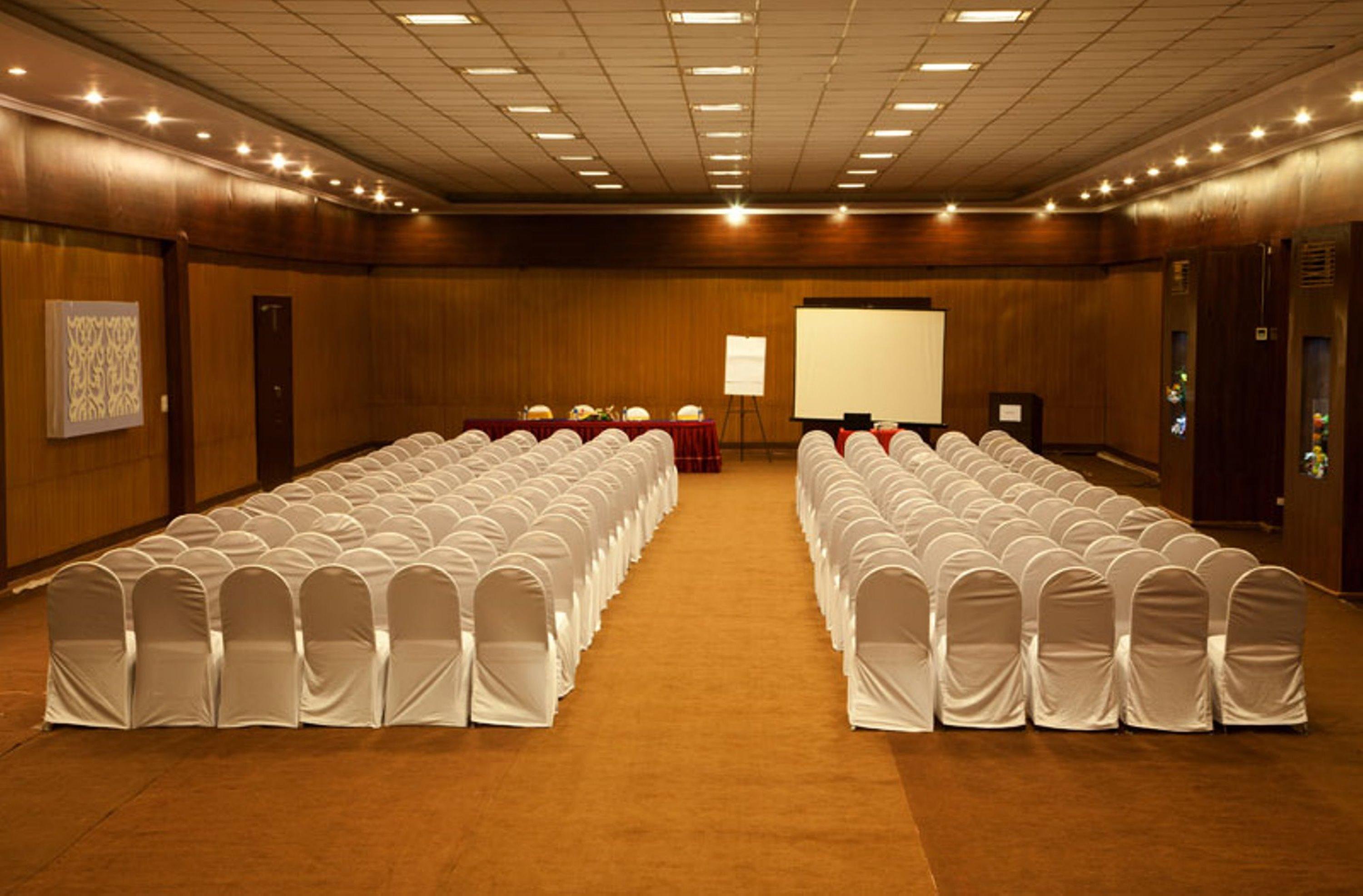 Royal Orchid Resort & Convention Centre, Yelahanka Bangalore Buitenkant foto