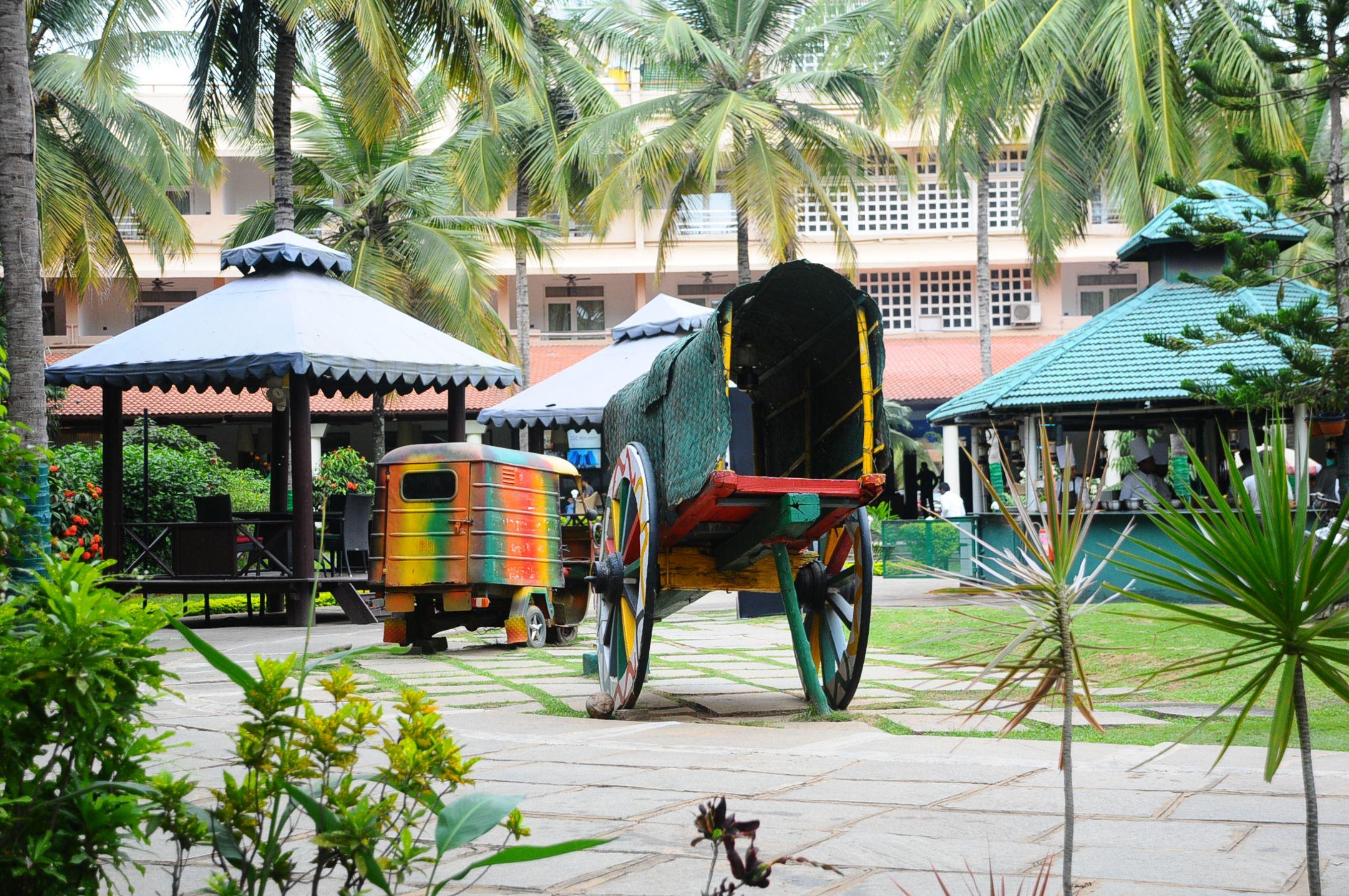 Royal Orchid Resort & Convention Centre, Yelahanka Bangalore Buitenkant foto