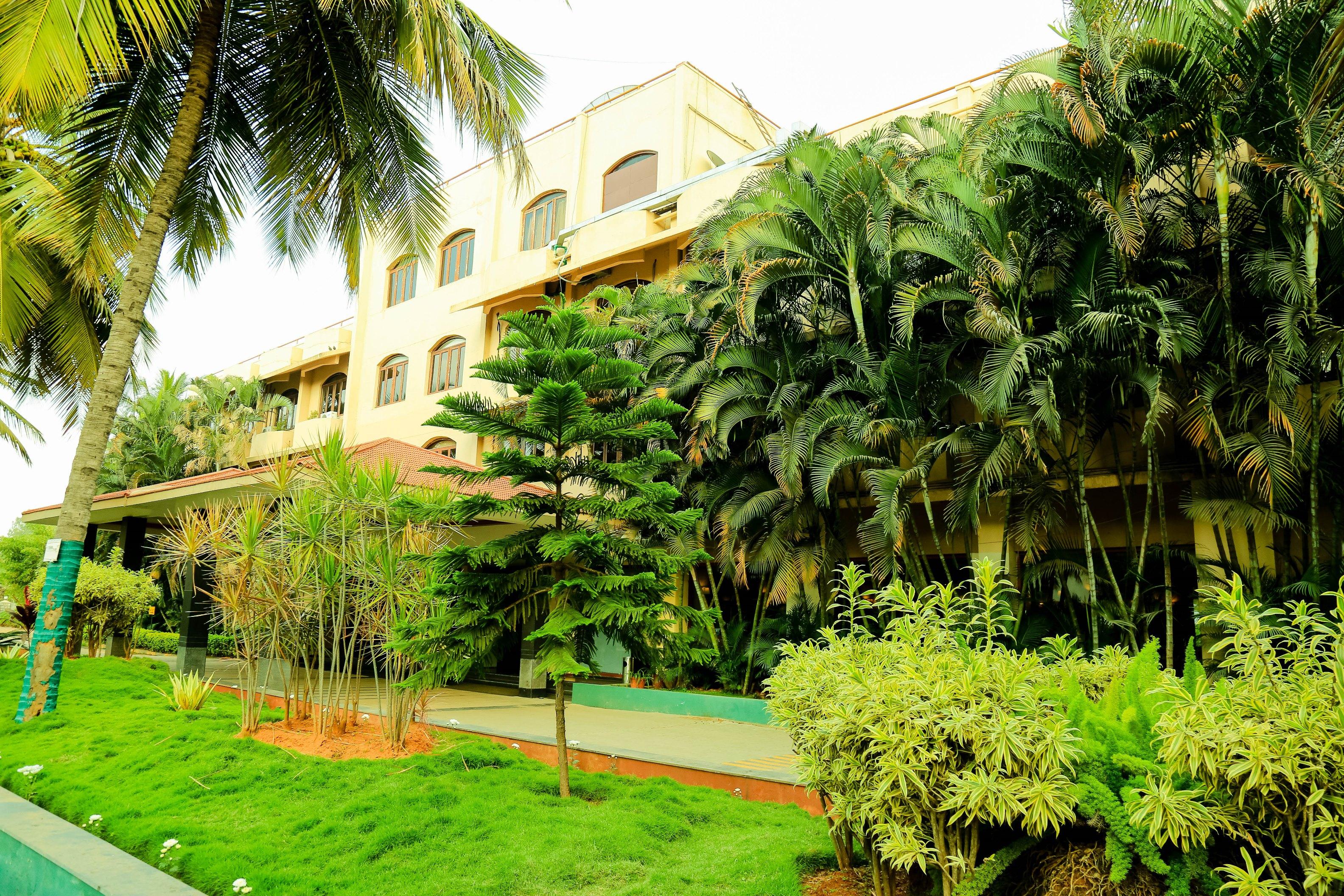 Royal Orchid Resort & Convention Centre, Yelahanka Bangalore Buitenkant foto