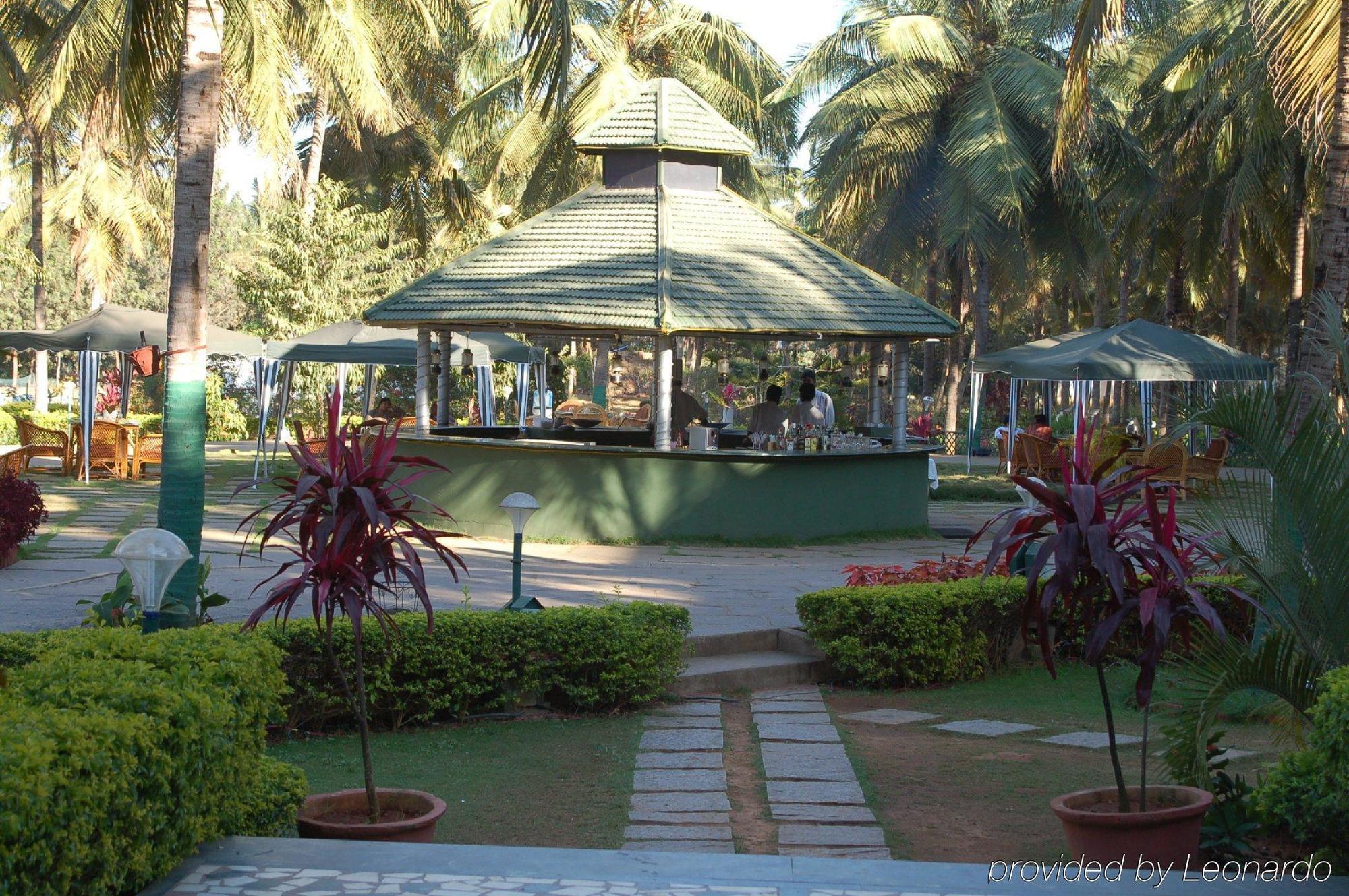 Royal Orchid Resort & Convention Centre, Yelahanka Bangalore Buitenkant foto