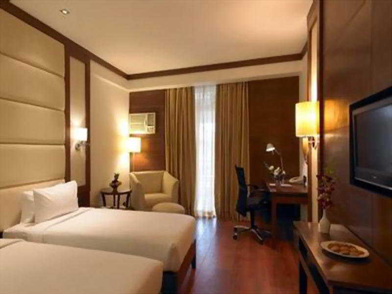 Royal Orchid Resort & Convention Centre, Yelahanka Bangalore Buitenkant foto