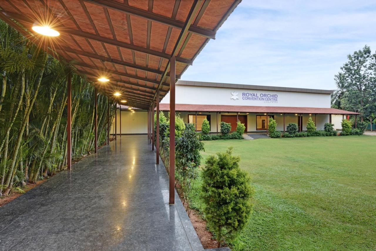 Royal Orchid Resort & Convention Centre, Yelahanka Bangalore Buitenkant foto