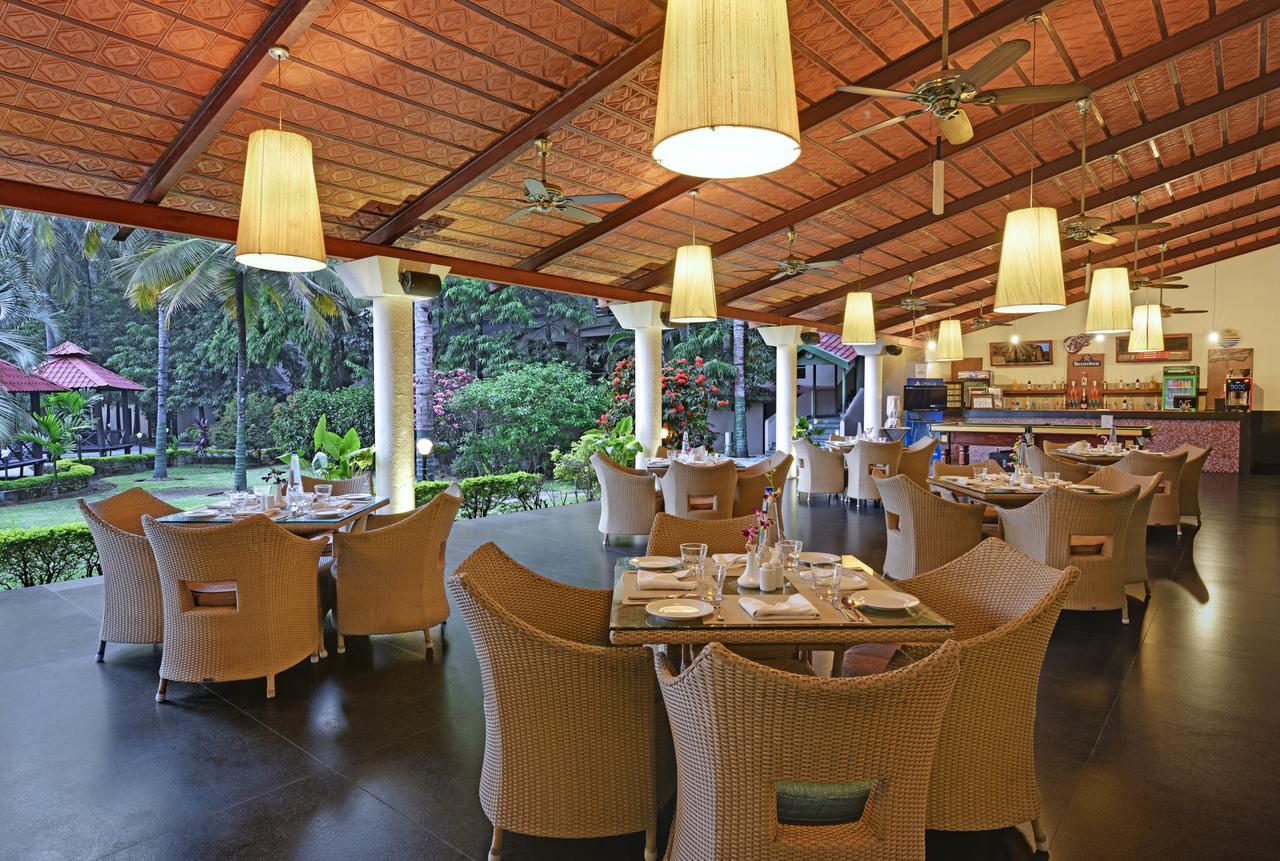 Royal Orchid Resort & Convention Centre, Yelahanka Bangalore Buitenkant foto