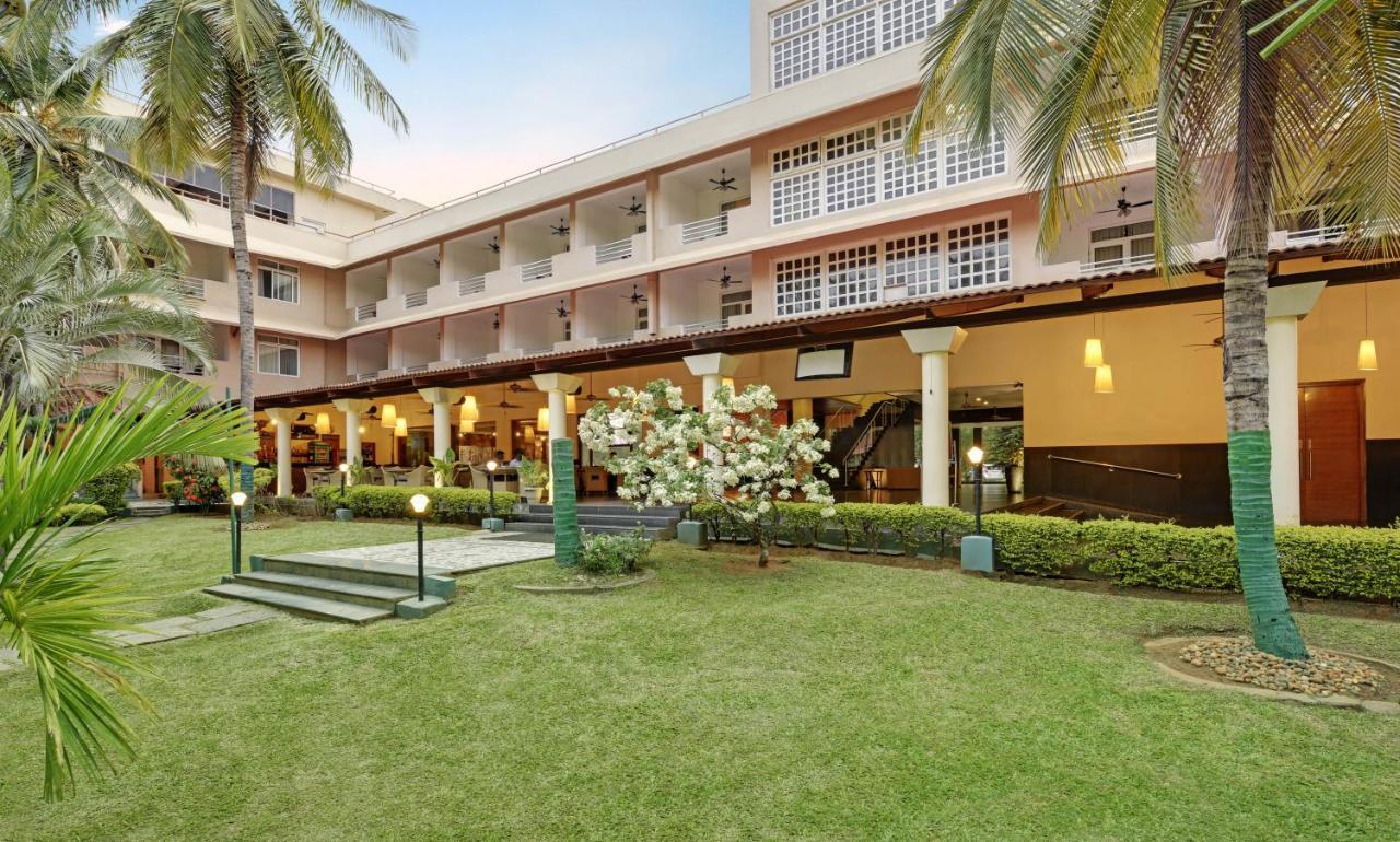 Royal Orchid Resort & Convention Centre, Yelahanka Bangalore Buitenkant foto