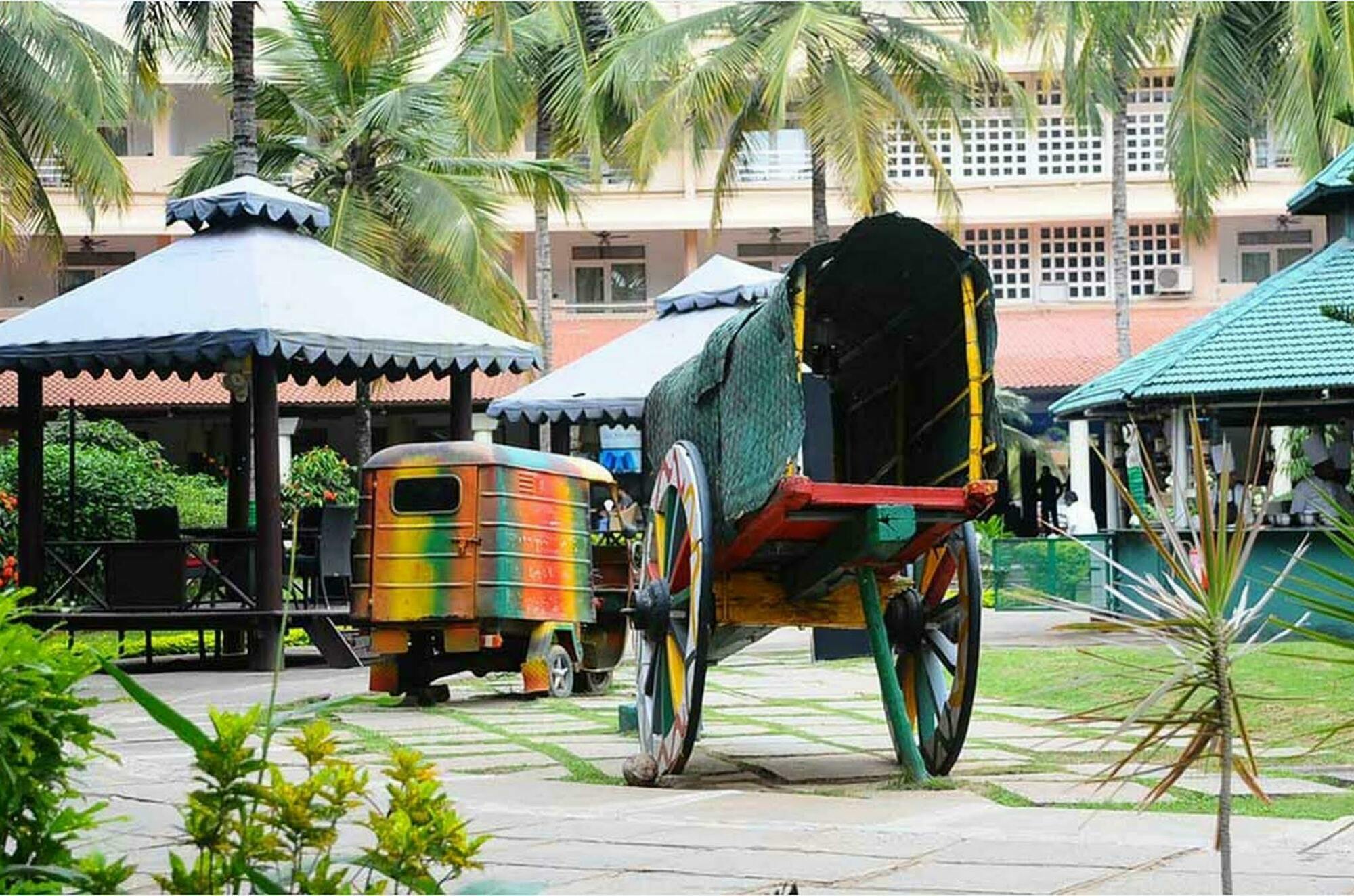 Royal Orchid Resort & Convention Centre, Yelahanka Bangalore Buitenkant foto